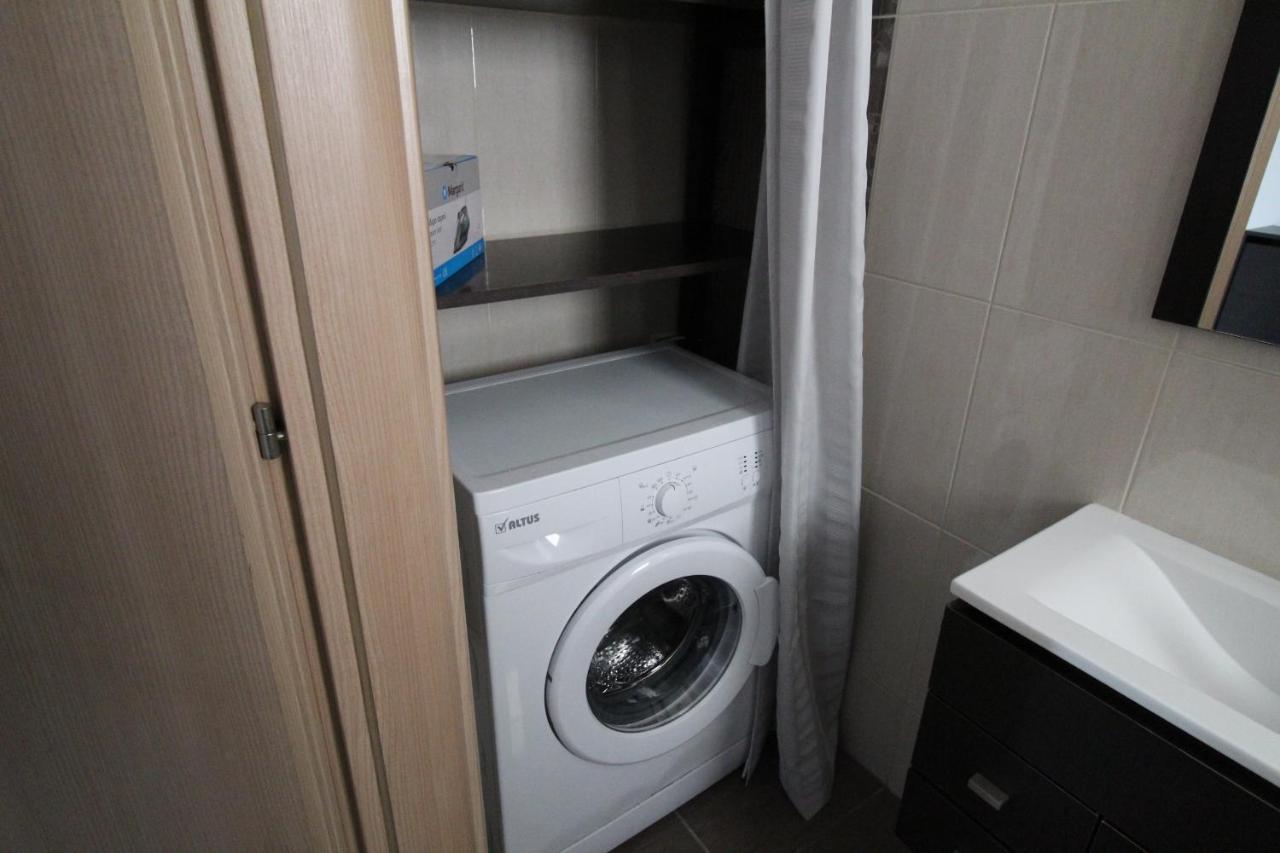 Lovely 2-Bedroom Apartment เอเธนส์ ภายนอก รูปภาพ
