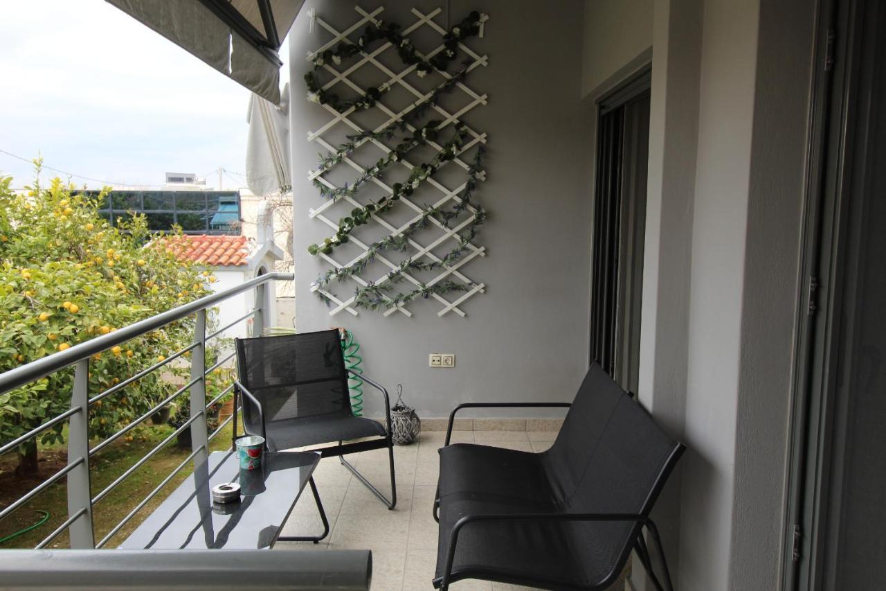 Lovely 2-Bedroom Apartment เอเธนส์ ภายนอก รูปภาพ