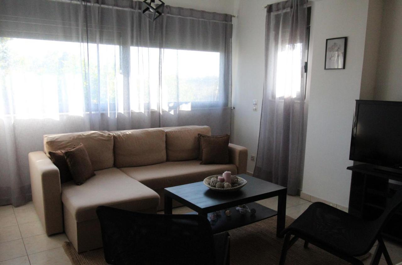 Lovely 2-Bedroom Apartment เอเธนส์ ภายนอก รูปภาพ