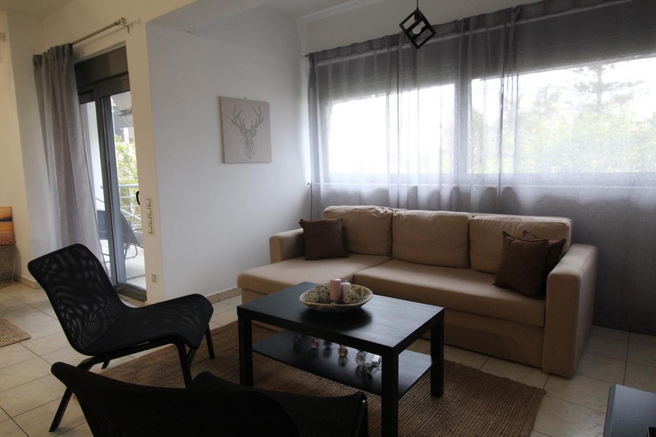 Lovely 2-Bedroom Apartment เอเธนส์ ภายนอก รูปภาพ