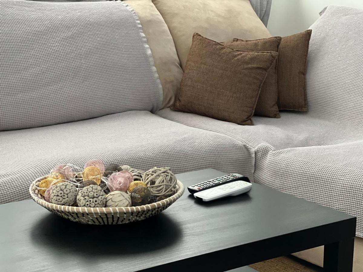 Lovely 2-Bedroom Apartment เอเธนส์ ภายนอก รูปภาพ